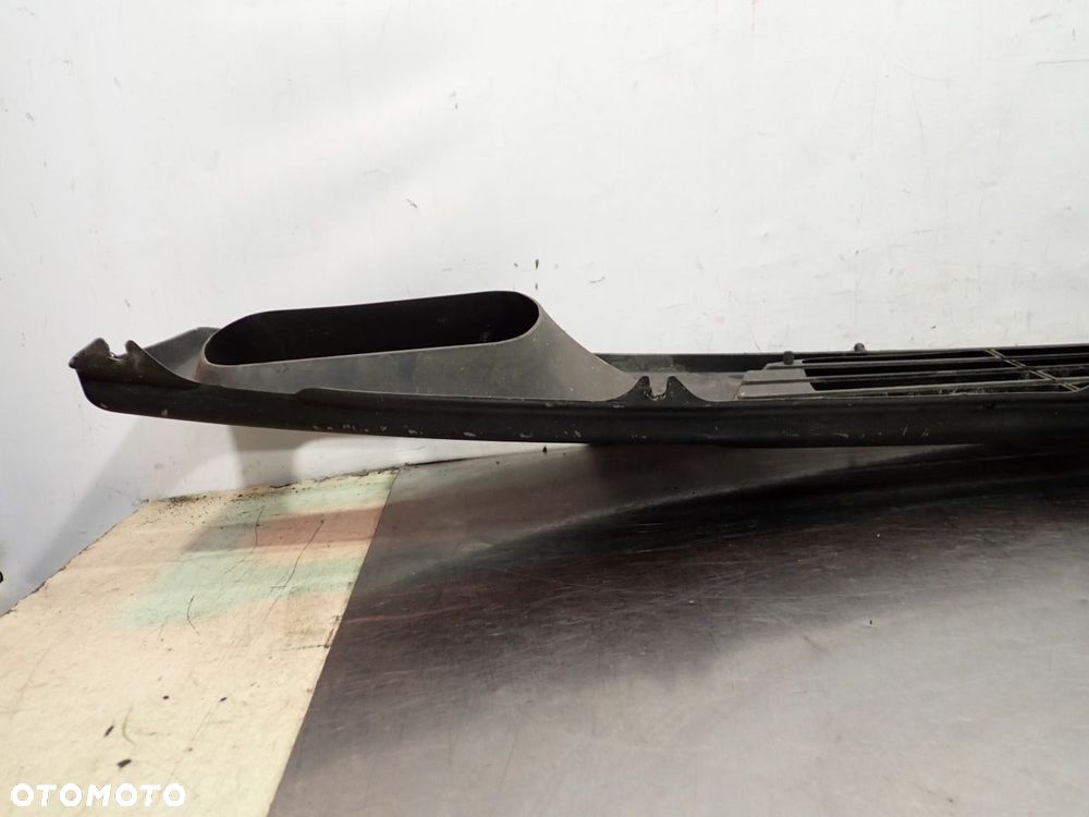 GRILL ATRAPA DAEWOO LUBLIN III 3352-8203220 - 8