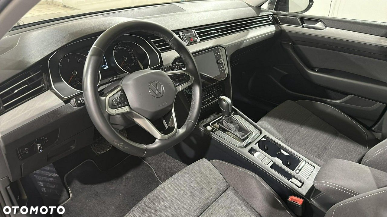 Volkswagen Passat - 11