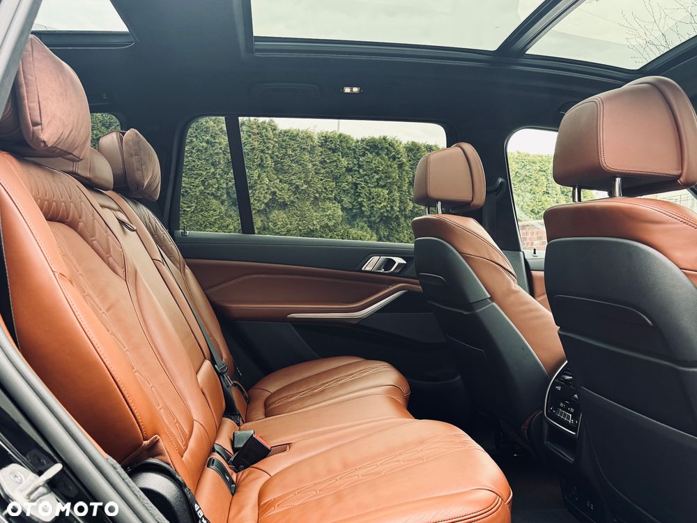 BMW X7 M50i sport - 25