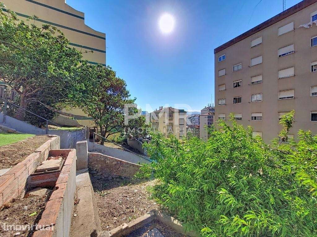 Oportunidade única em Agualva: duas moradias independentes com terreno - Grande imagem: 3/19