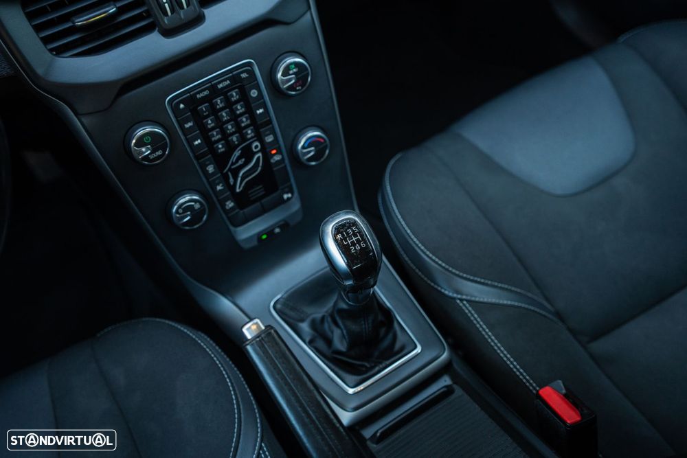 Volvo V40 D2 Momentum - 18
