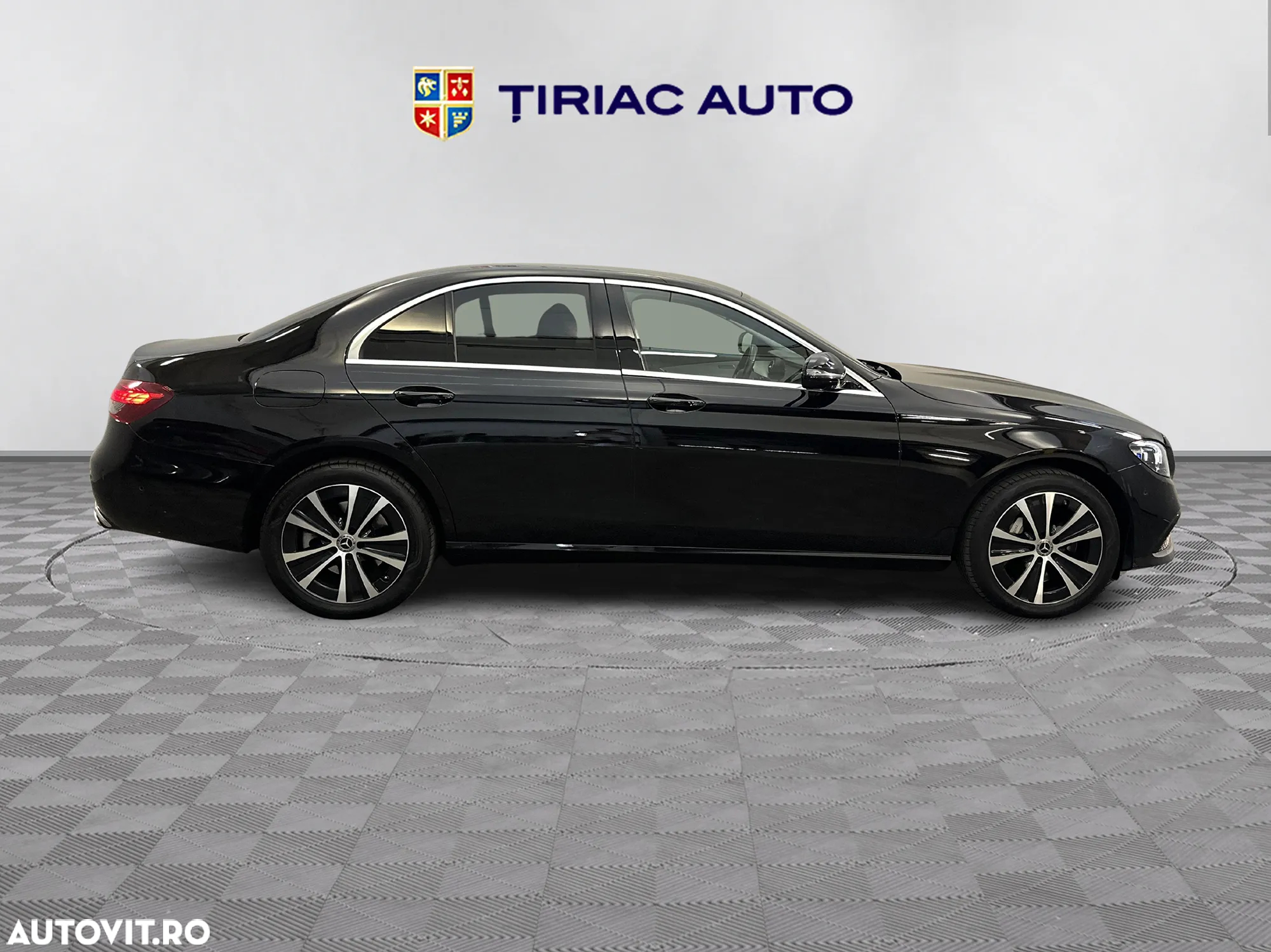 Mercedes-Benz E 300 de 4MATIC Aut. - 6