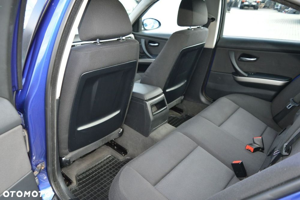 BMW Seria 3 318i - 30