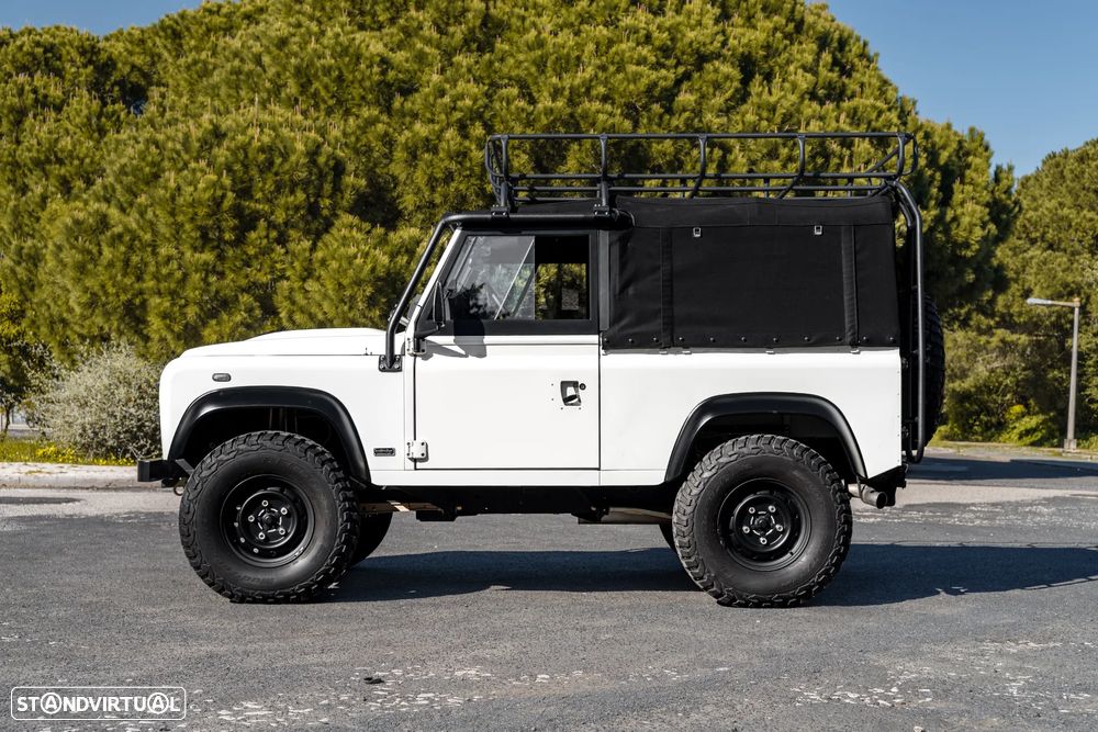 Land Rover Defender 90 S - 3