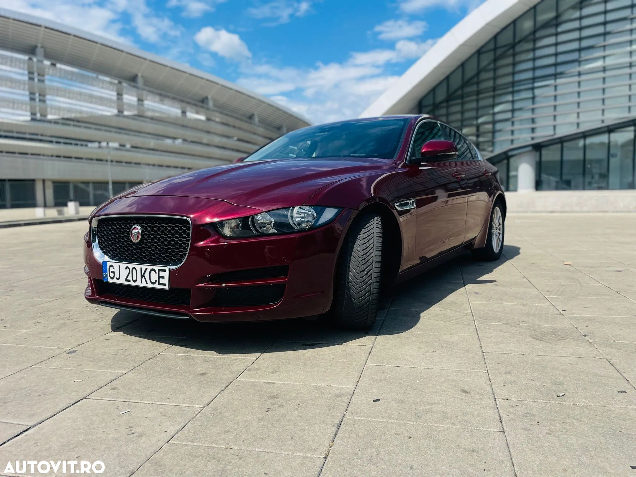 Jaguar XE 2.0 Portfolio - 1
