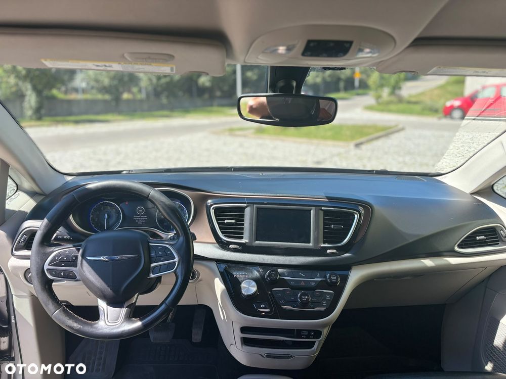 Chrysler Pacifica - 6