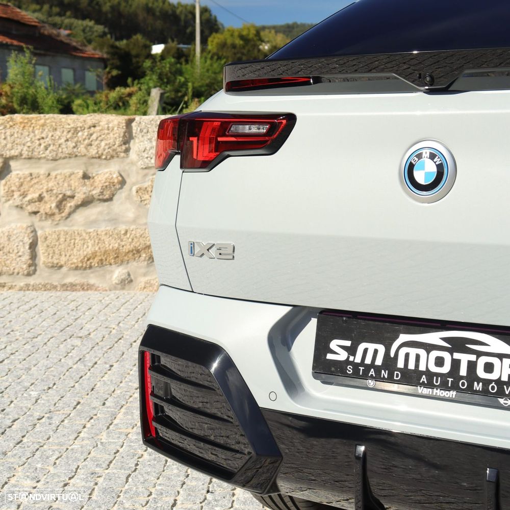 BMW iX2 eDrive20 Pack Desportivo M - 11