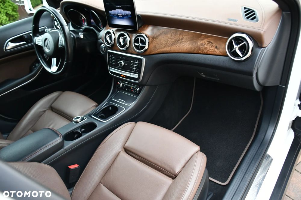 Mercedes-Benz GLA 250 4-Matic AMG Line - 25