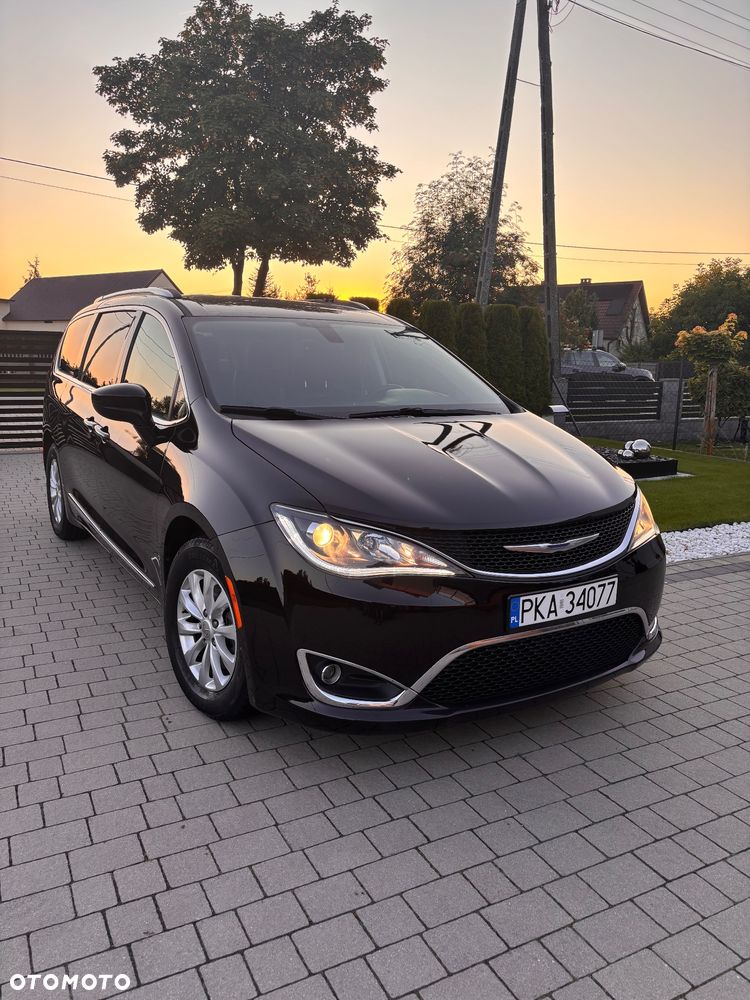 Chrysler Pacifica - 18