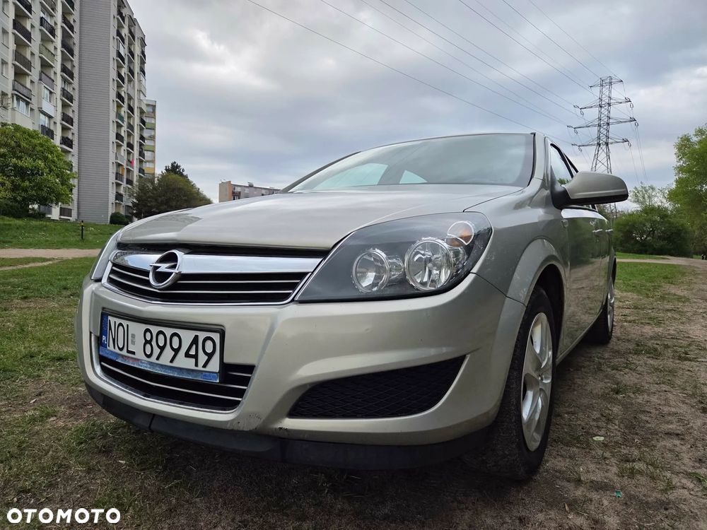 Opel Astra 2011 photo 4