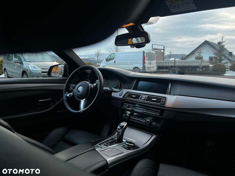 BMW Seria 5 525d xDrive - 11