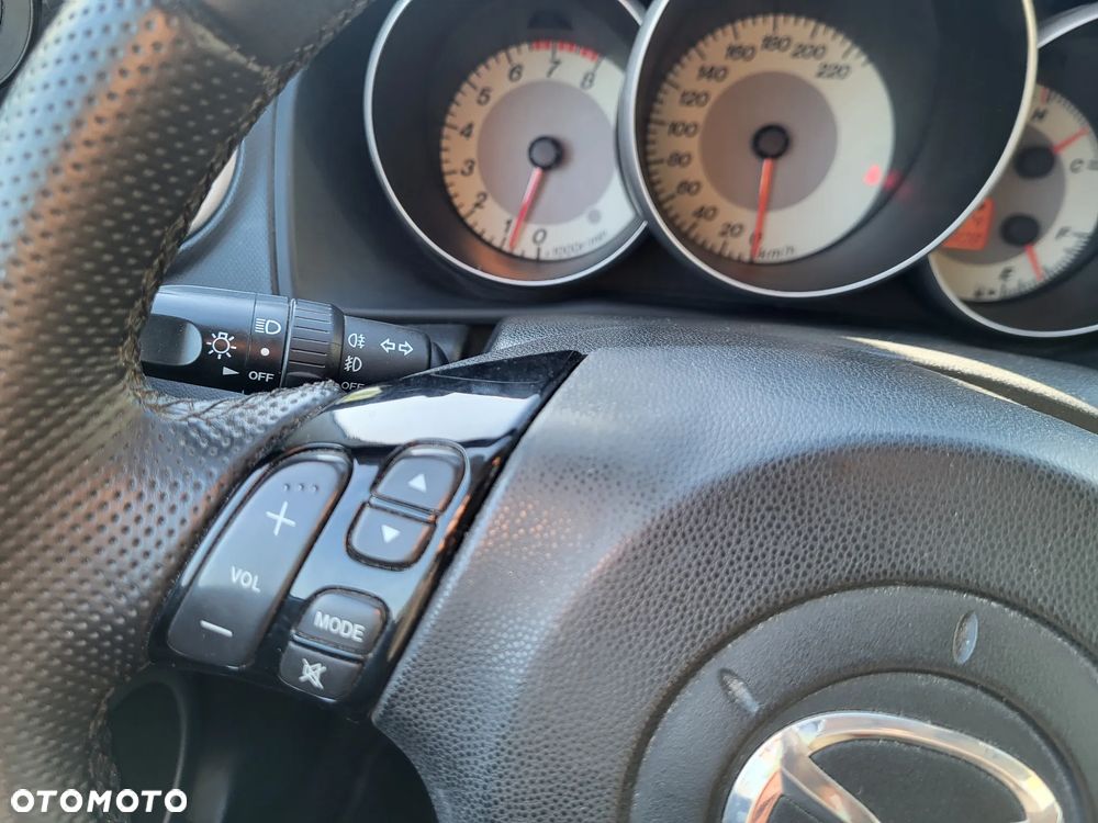 Mazda 3 1.6 Active + - 29