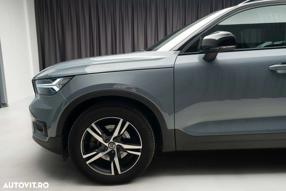 Volvo XC 40 B4 AT8 AWD Mild Hybrid R-Design - 35