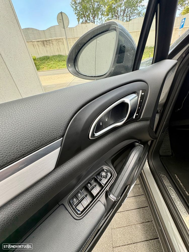 Porsche Cayenne S - 16