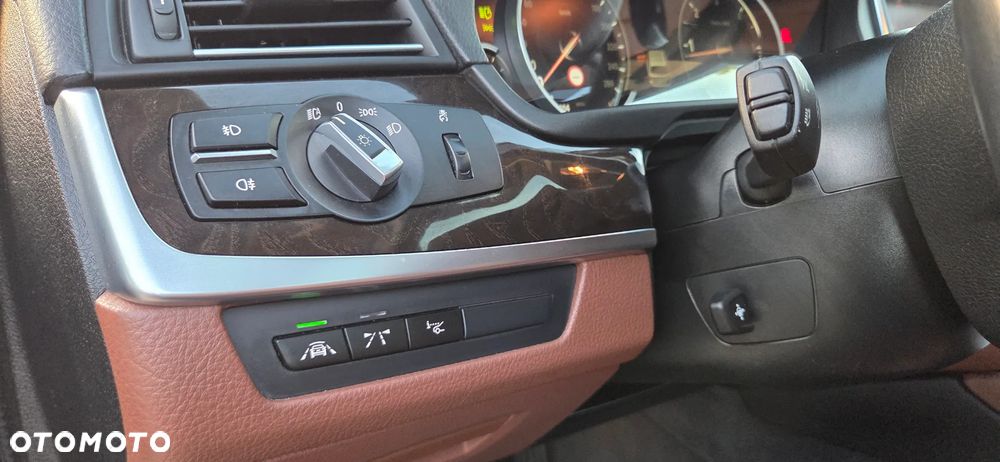 BMW Seria 5 525d Sport-Aut Luxury Line - 22