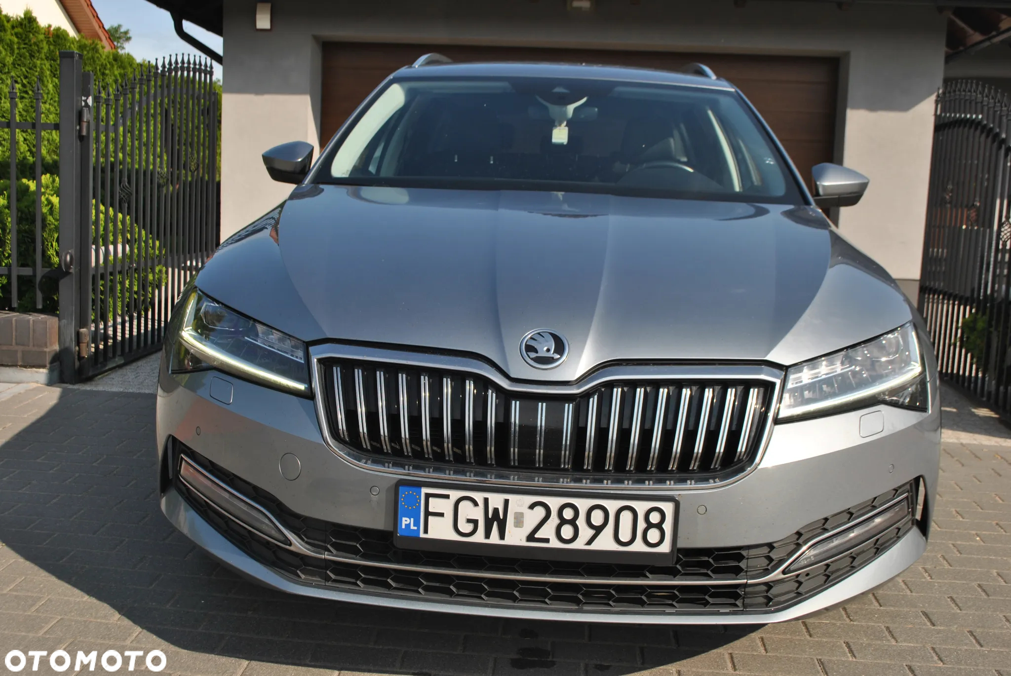 Skoda Superb 2.0 TDI DSG Premium Edition - 4