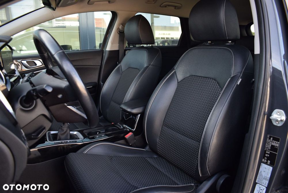 Kia Ceed - 11