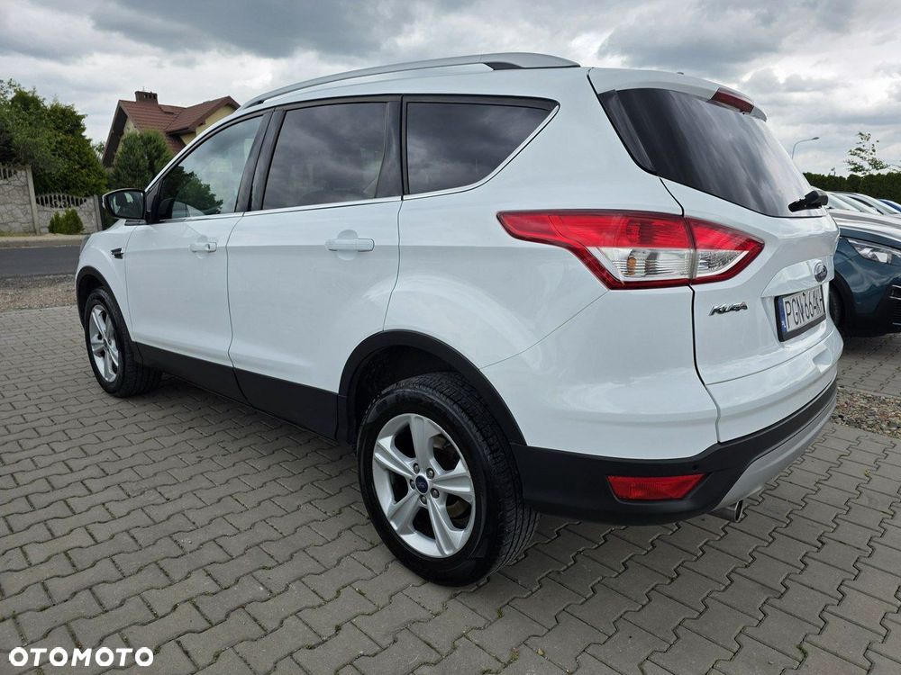 Ford Kuga 2.0 TDCi 2x4 Titanium - 4
