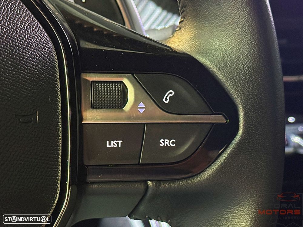 Peugeot 2008 1.2 PureTech Allure Pack EAT8 - 24