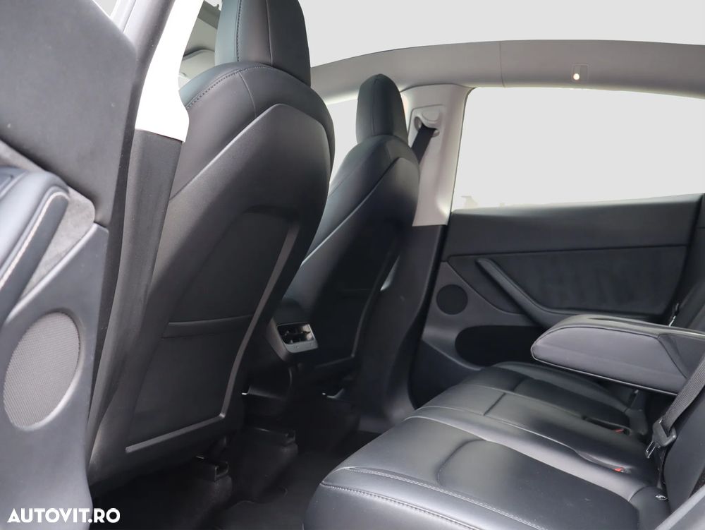 Tesla Model Y Long Range Dual Motor AWD - 16