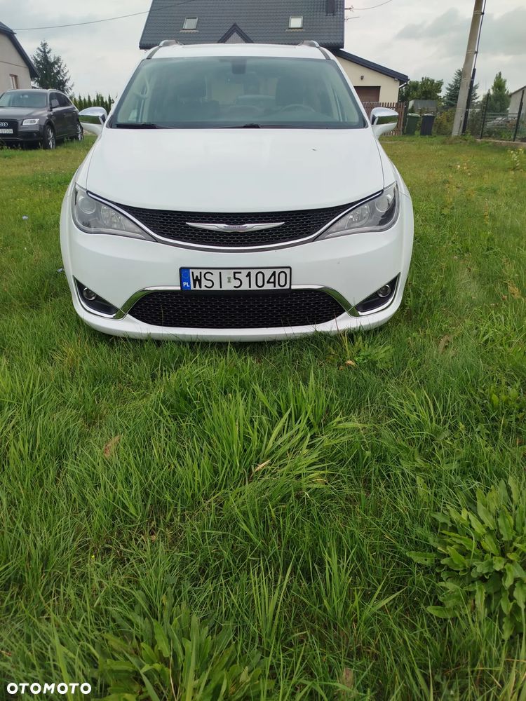 Chrysler Pacifica - 5