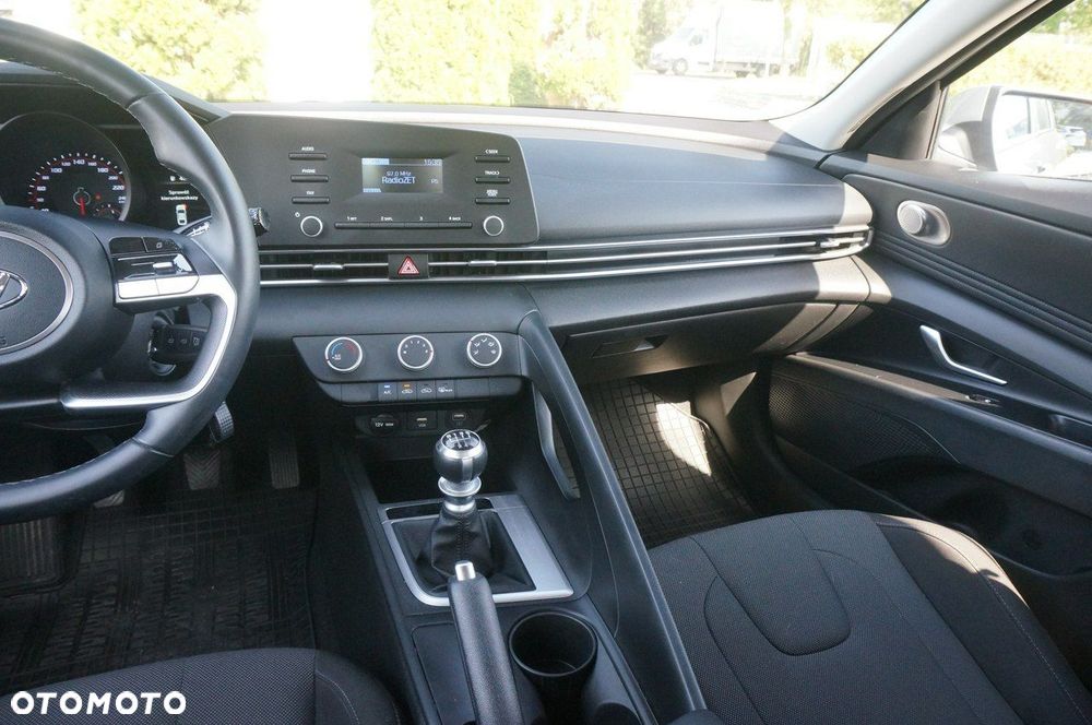 Hyundai Elantra - 15