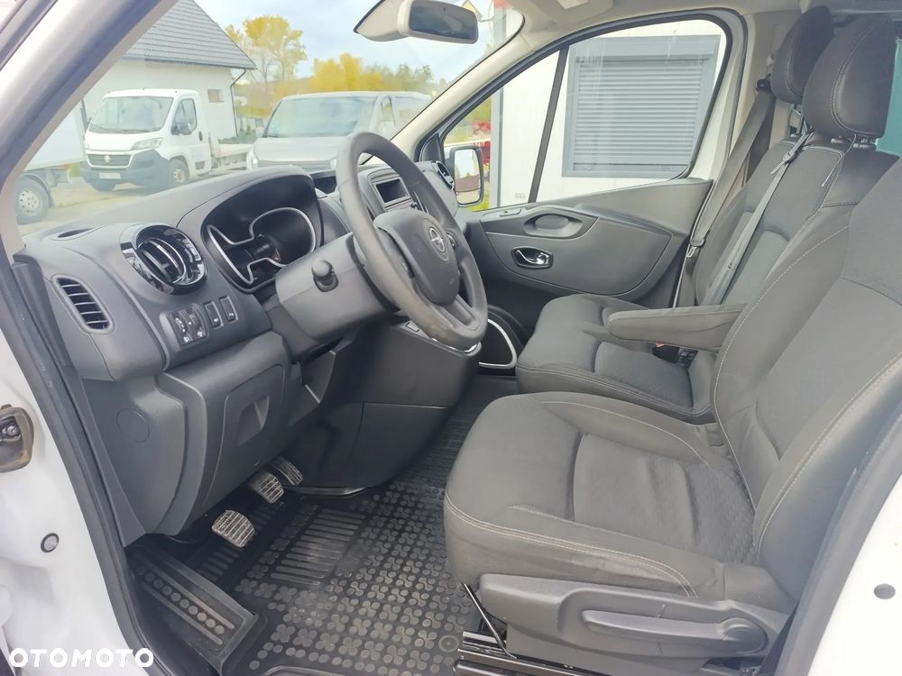 Opel Vivaro - 8