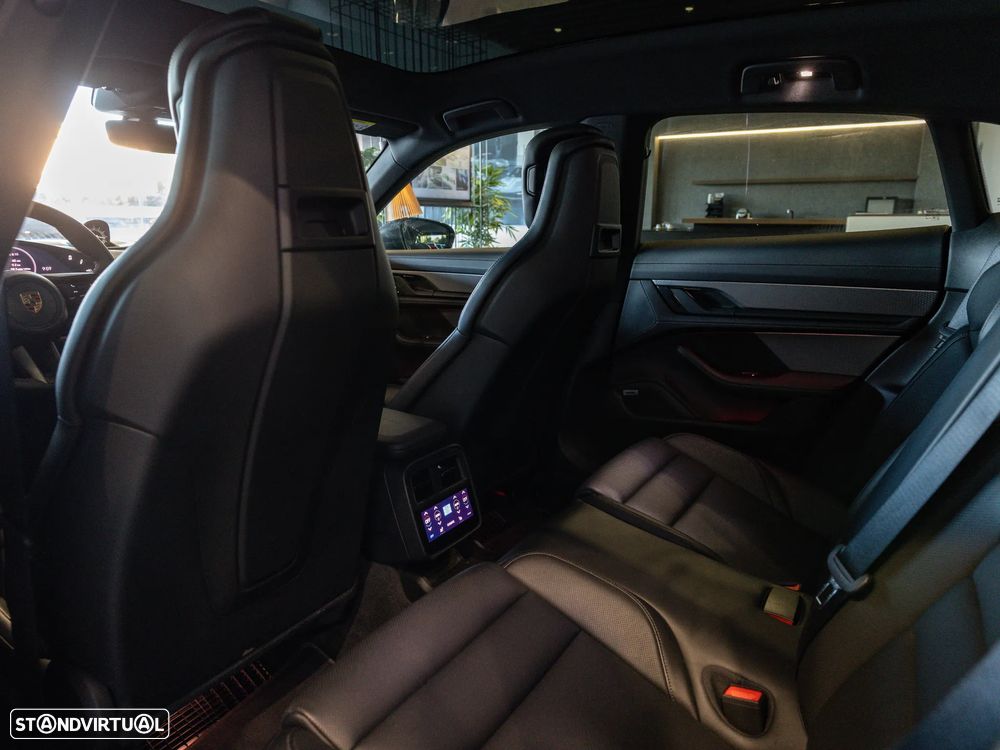 Porsche Taycan Cross Turismo 4 - 22