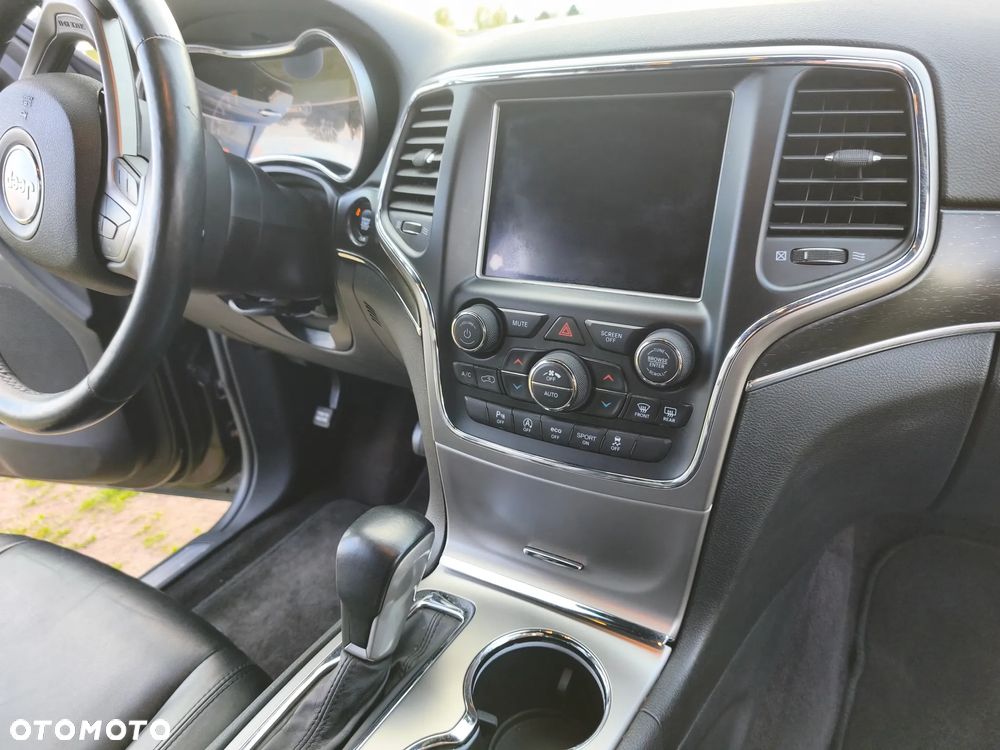 Jeep Grand Cherokee - 16