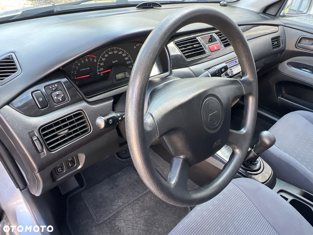 Mitsubishi Lancer 1.6 Intense - 17