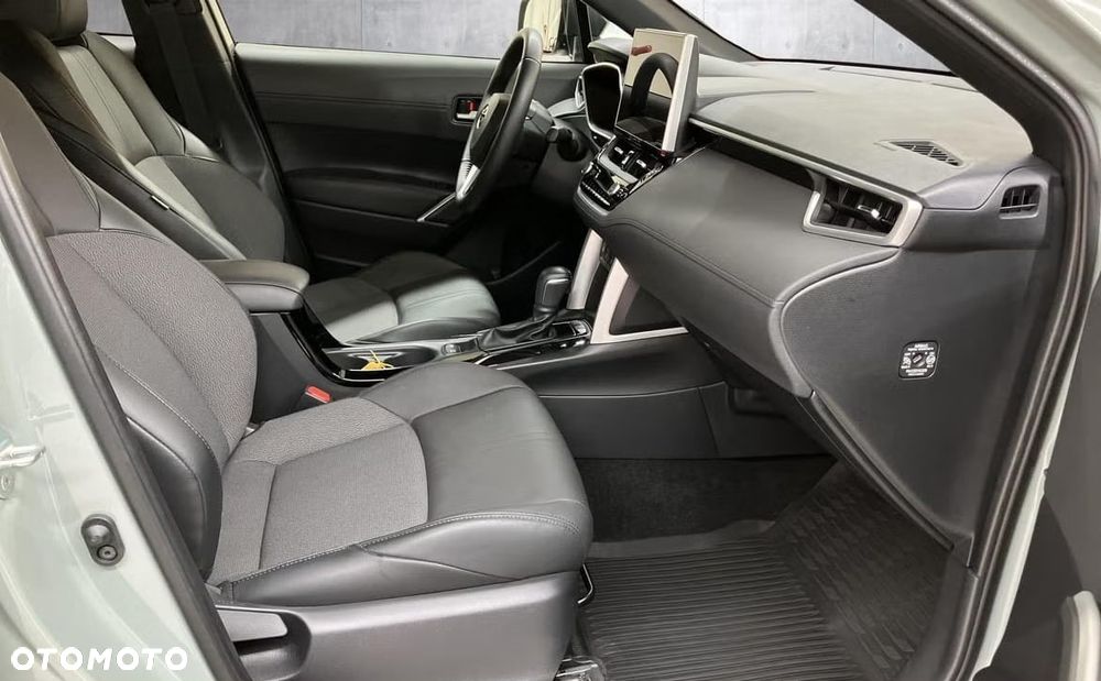 Toyota Corolla Cross 2.0 Hybrid Executive AWD - 16