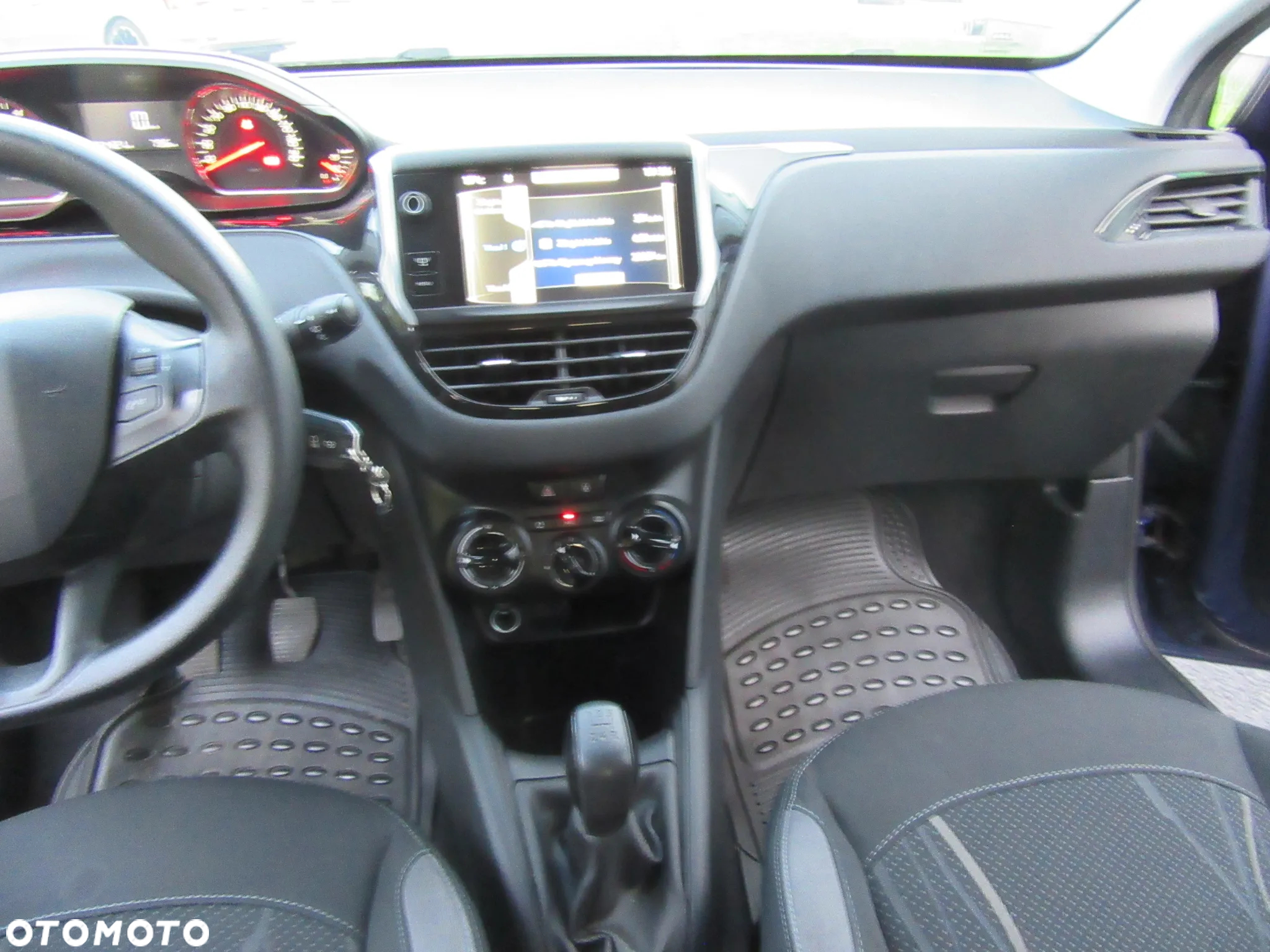 Peugeot 208 1.2 PureTech Allure - 19