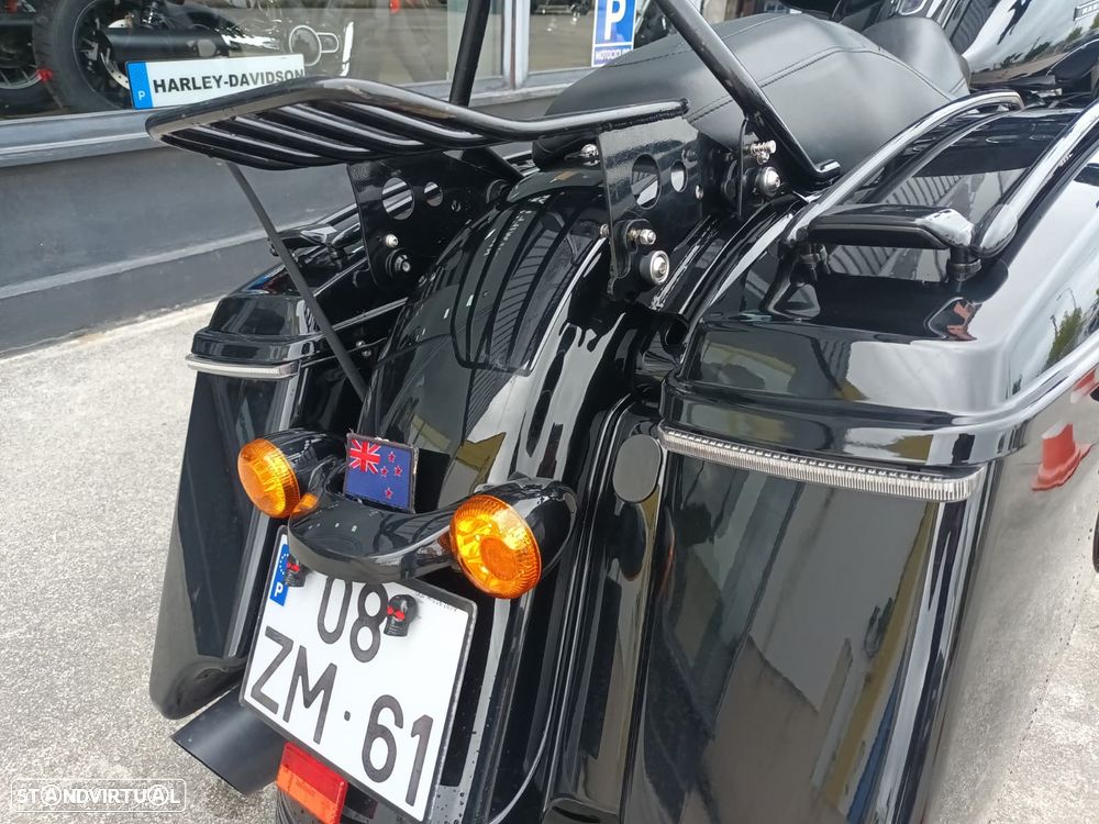 Harley-Davidson FLHXS Street Glide Special - 22