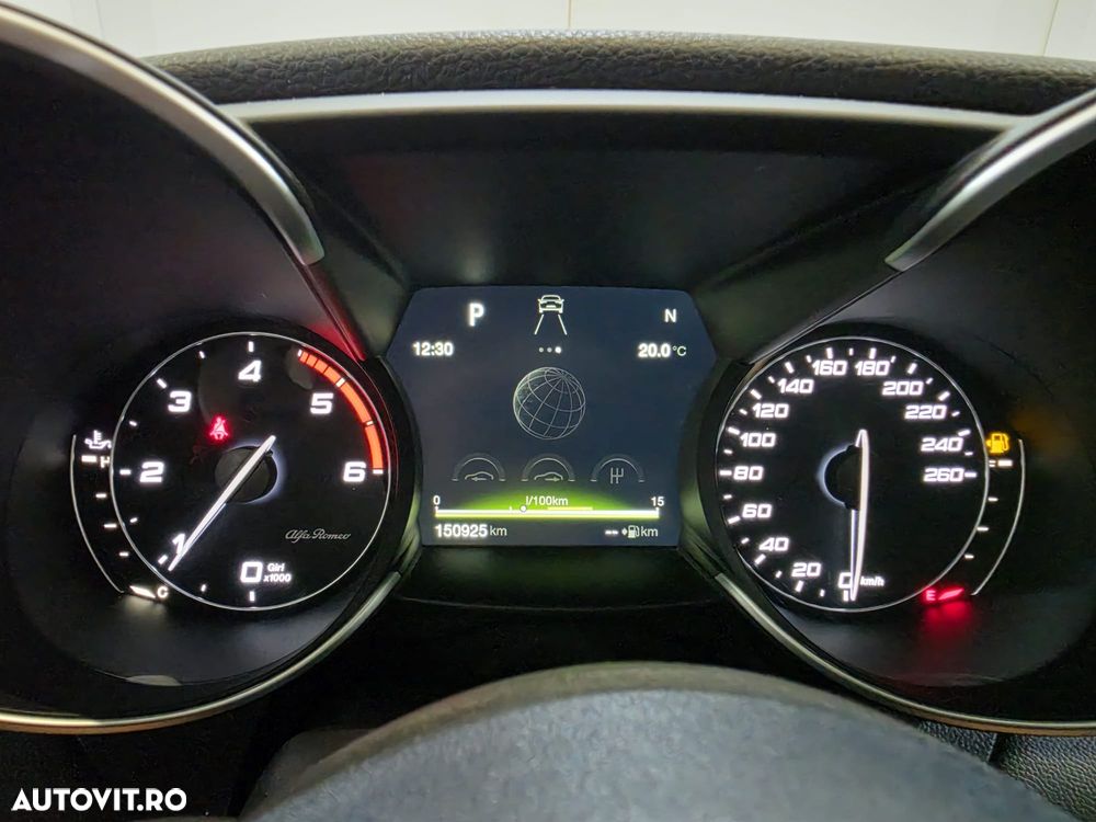 Alfa Romeo Giulia 2.2 JTDM Aut. - 14