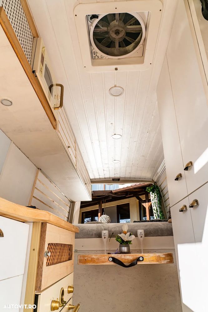 Mercedes-Benz Sprinter - 12