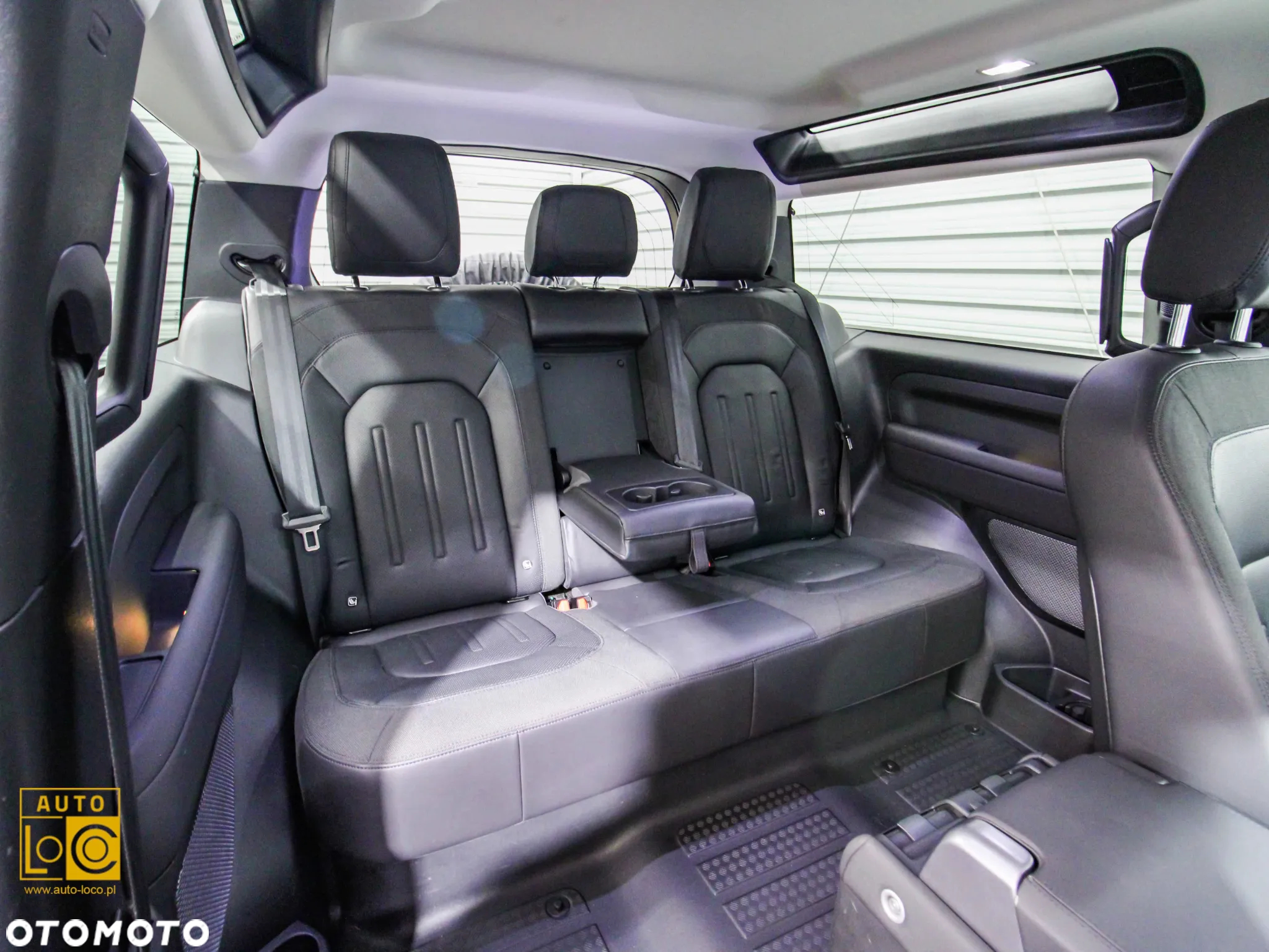 Land Rover Defender 90 D250 HSE - 11