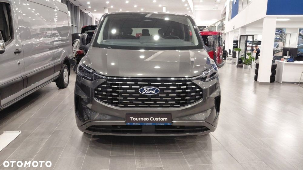 Ford Tourneo Custom - 2