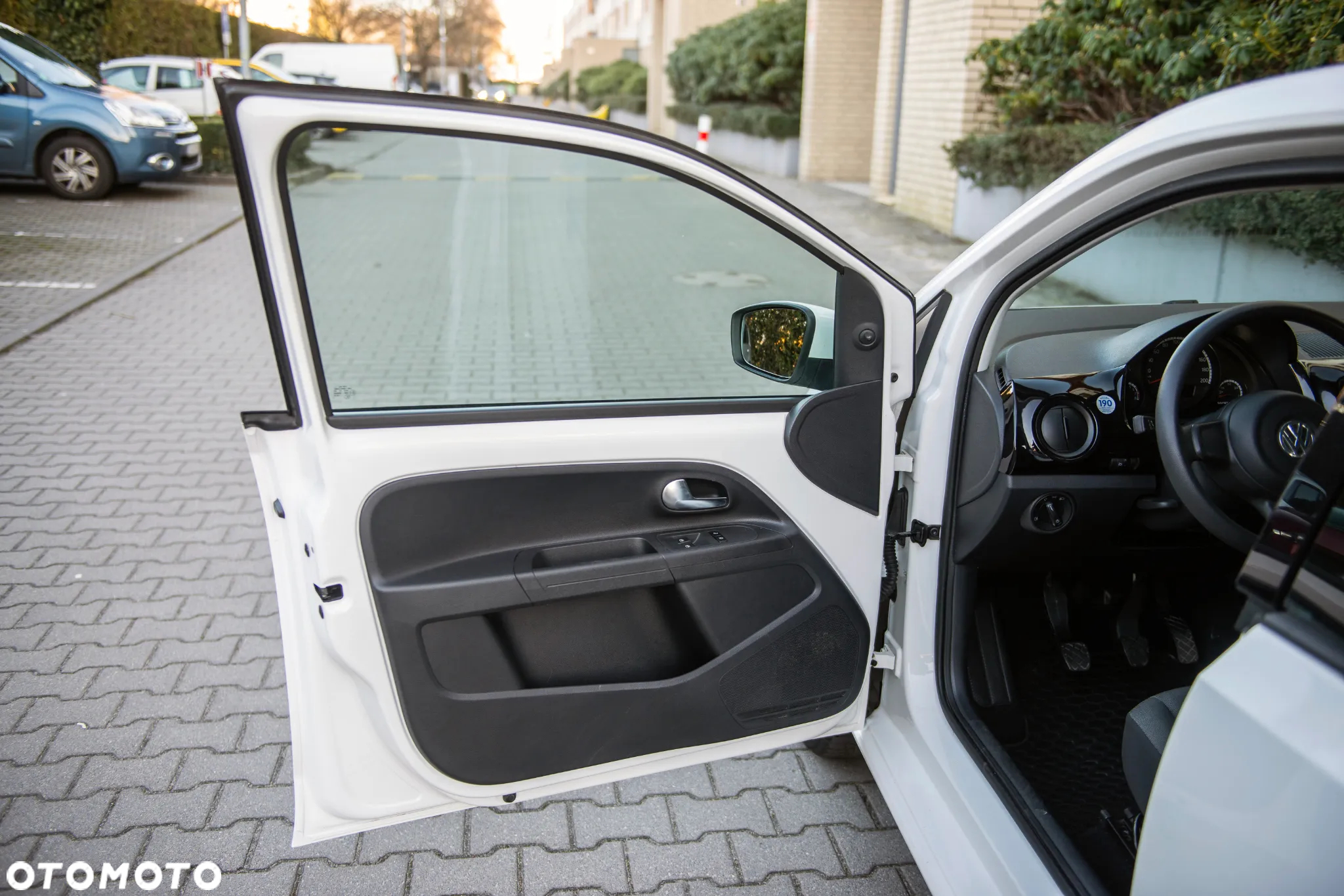 Volkswagen up! 1.0 United - 16