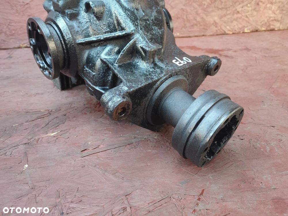 BMW E60 / E61 ORYGINALNY DYFERENCJAŁ TYŁ / DYFER / PRZEKŁADNIA TYŁ DUŻA GŁOWA O PRZEŁOŻENIU 3.46 POD SKRZYNIĘ AUTOMAT I SILNIK M54B30 O NR.  33 10 7 516 882 OEM SPRAWNY W 100% - 6