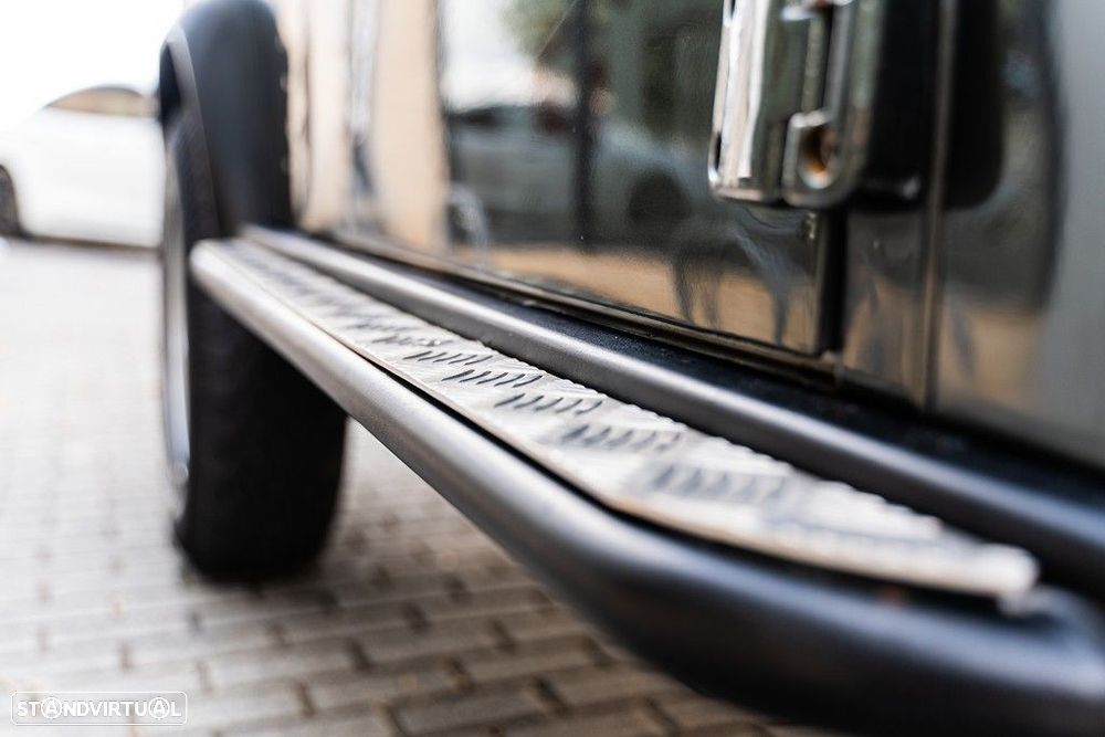 Land Rover Defender - 21