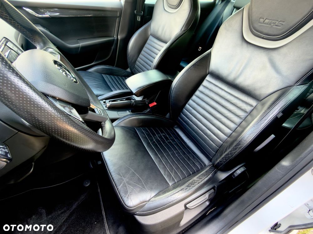 Skoda Octavia 2.0 TDI DSG RS - 18