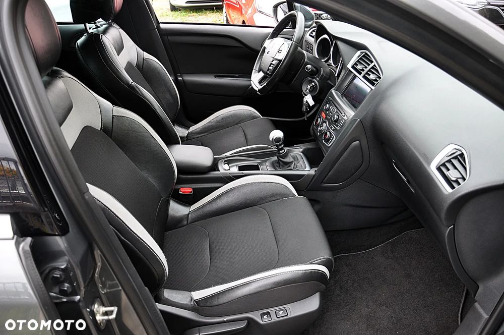 Citroën DS4 1.6 HDi SoChic - 27