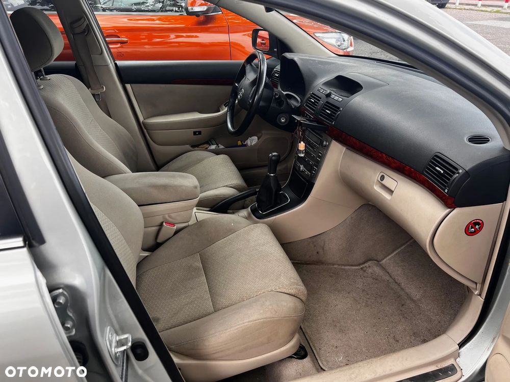 Toyota Avensis 1.8 VVT-i Sol - 3