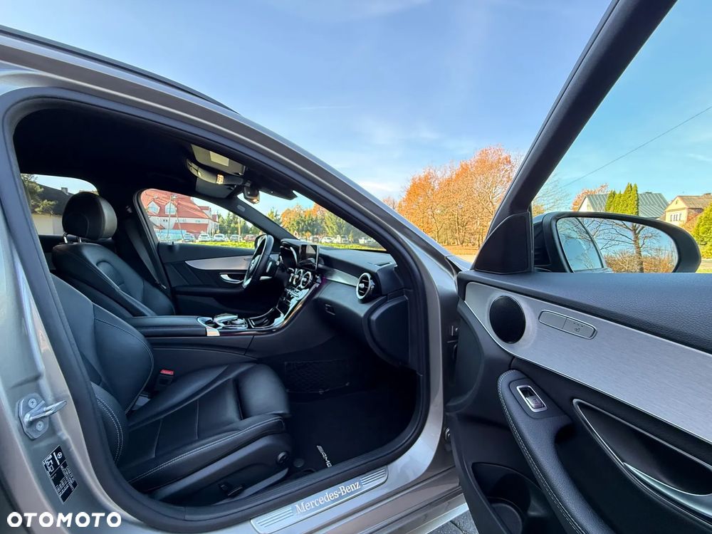 Mercedes-Benz Klasa C 180 T 9G-TRONIC AMG Line - 24