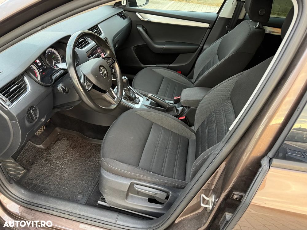 Skoda Octavia 1.6 TDI DSG Ambition - 8