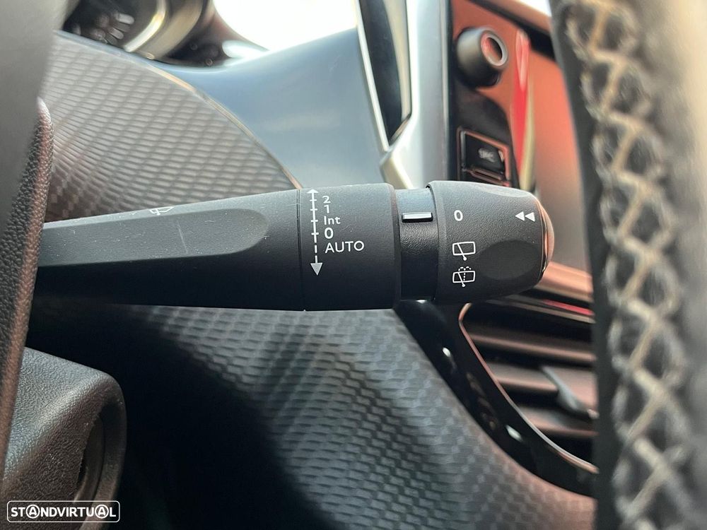 Peugeot 2008 1.2 PureTech Allure - 21