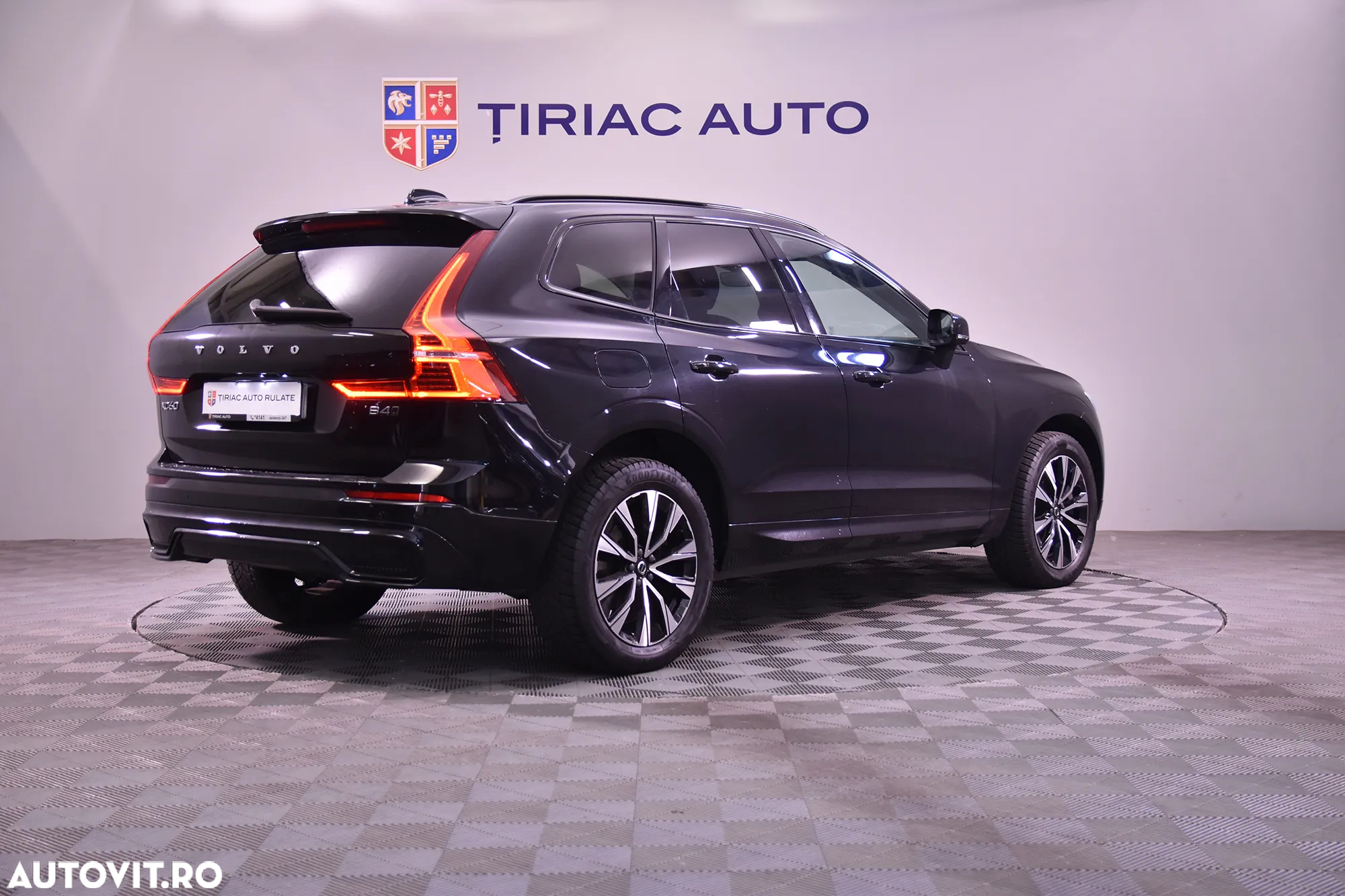 Volvo XC 60 B4 D AWD Plus Dark - 5