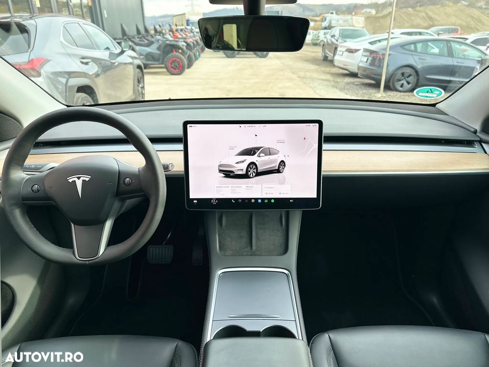 Tesla Model Y - 21