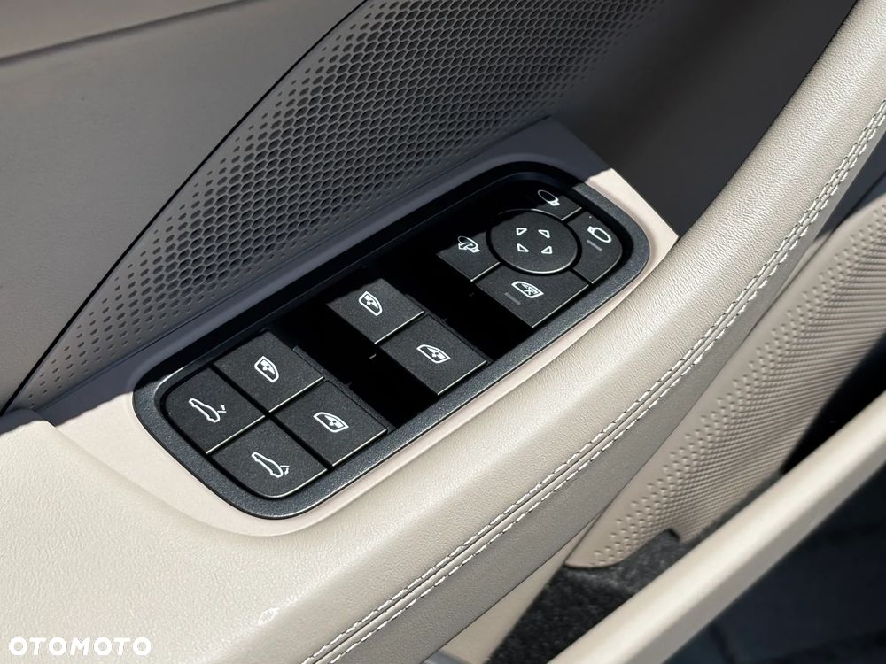 Porsche Panamera 4 - 26