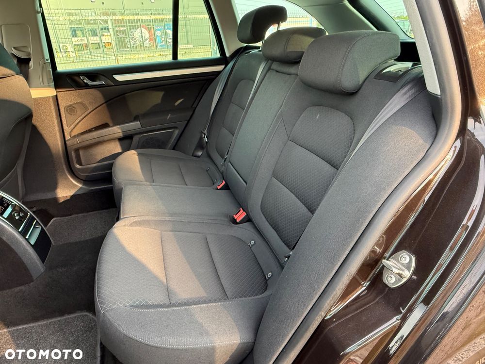 Skoda Superb 1.6 TDI GreenLine - 25